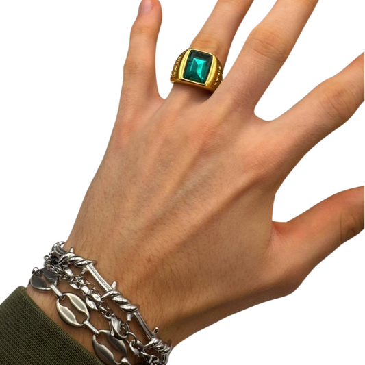 GOLD EMERALD RING